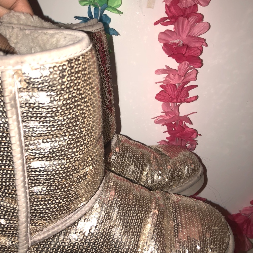Uggs - Picture 3 of 7